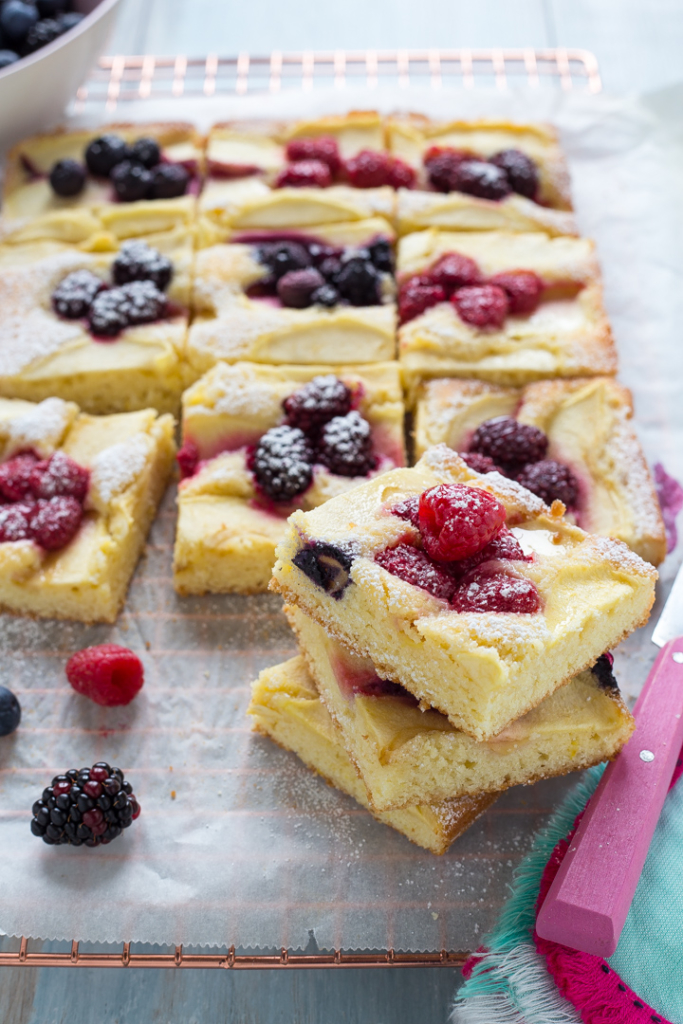 Torta di mele e frutti di bosco